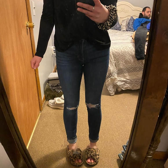 Hollister jeans! - Picture 4 of 4